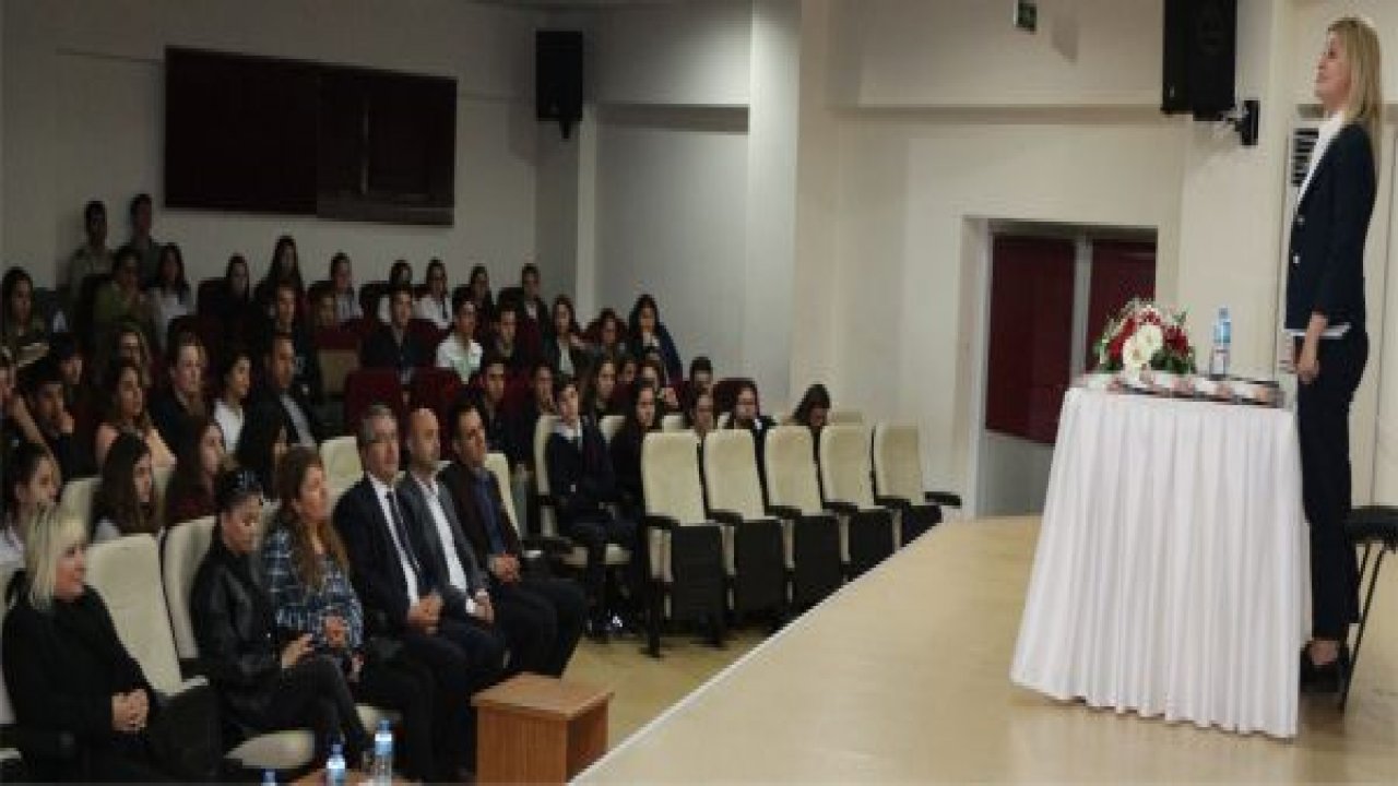 Öztürk, ‘Genç Kalemlerle’ Buluştu