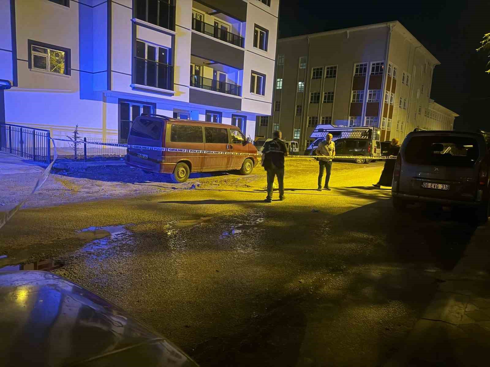 Annesiyle Boşanma Aşamasındaki Babasını Acımadan Bıçakladı