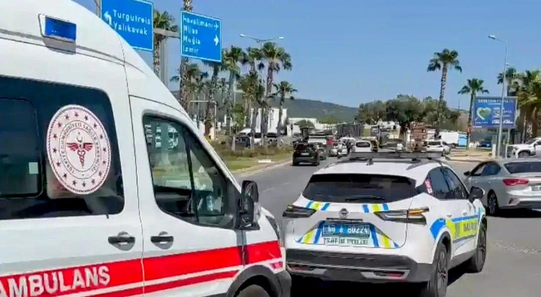 Muğla'da Kavşakta Tehlikeli Manevra: Motosikletli Yaralı