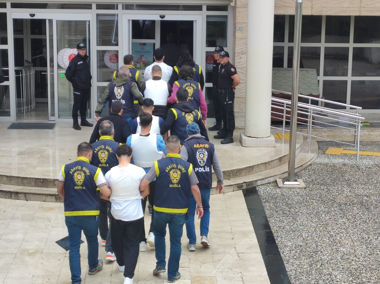 Menteşe'deki Silahlı Yaralamada 6 Kişi Gözaltına Alındı: 2 Kişi Tutuklandı