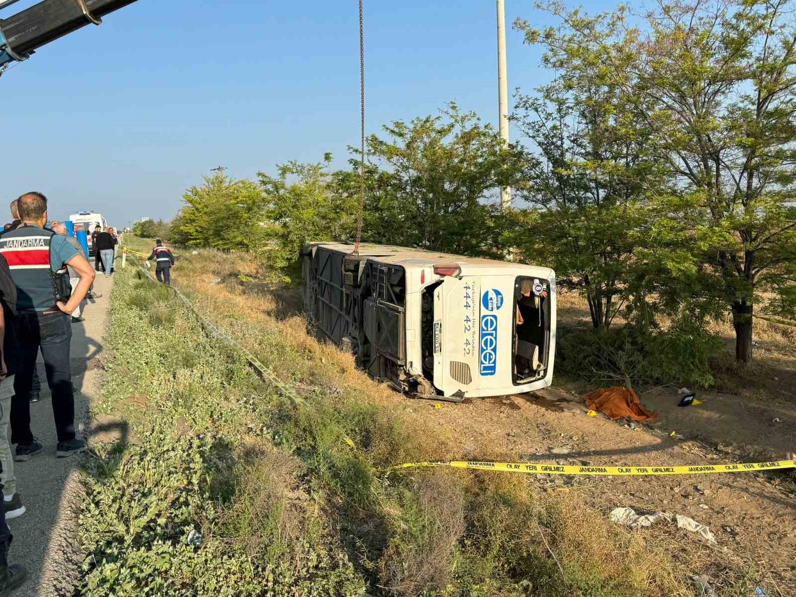 Yolcu Otobüsü Devrildi:1 Kişi Hayatını Kaybetti 23 Yaralı
