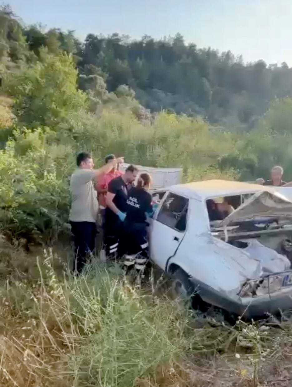 Muğla'da Otomobil Şarampole Yuvarlandı