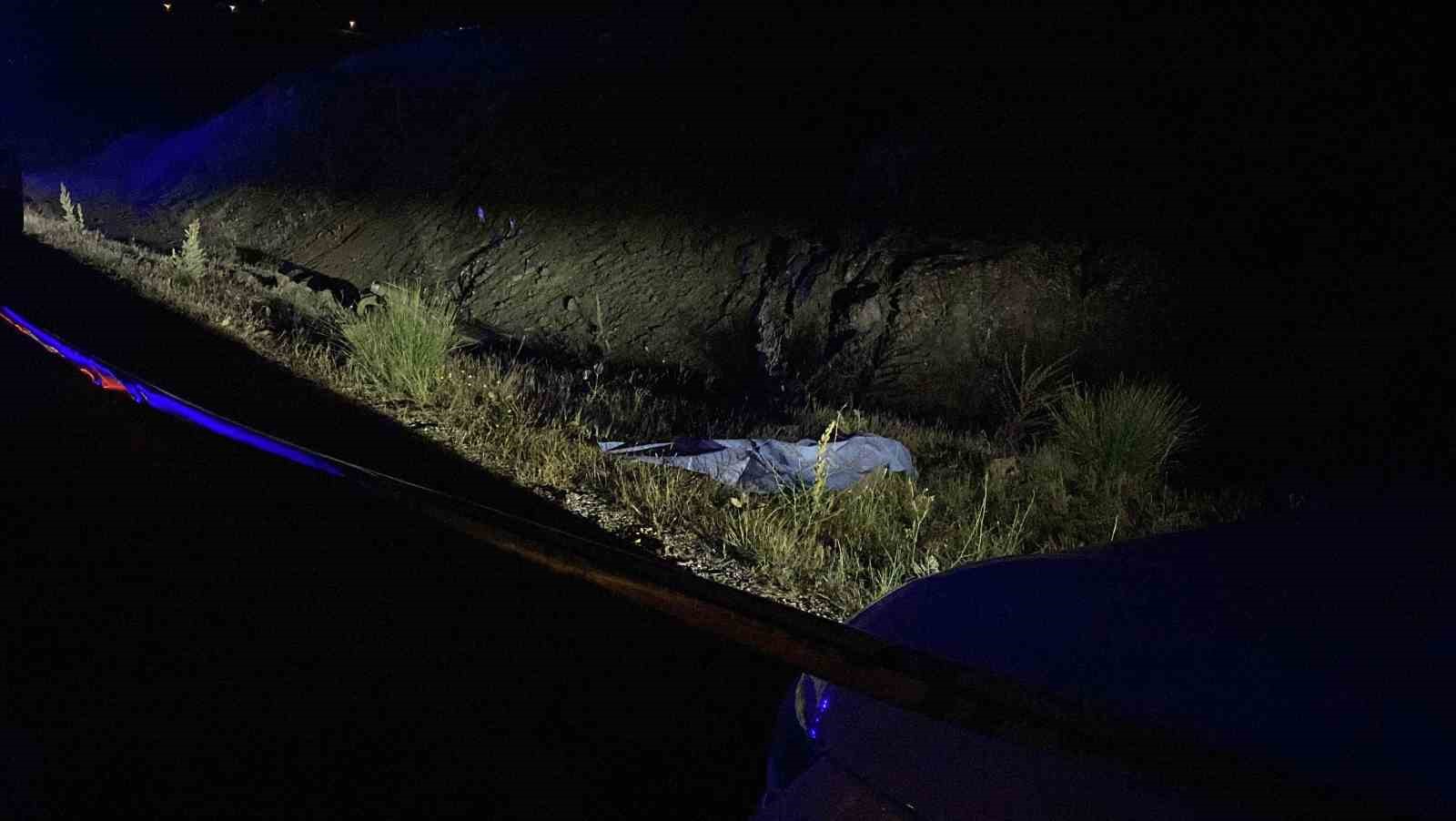 Otomobil Şarampole Uçtu: 1 Ölü 1 Yaralı