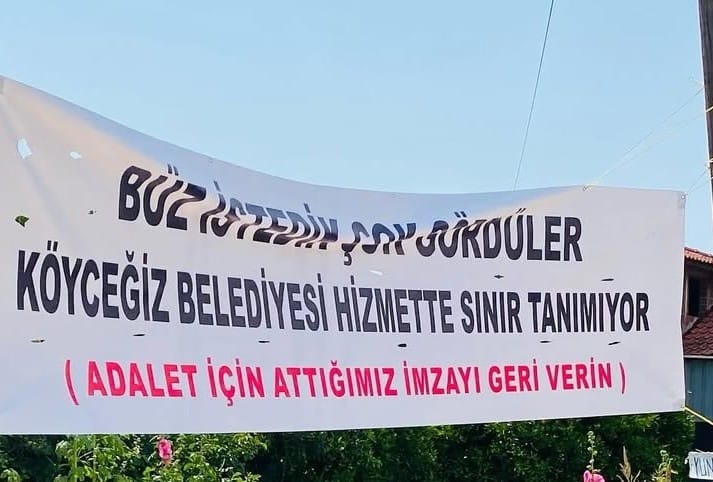 Köyceğiz'de CHP'li Seçmenden Belediyeye Pankartlı Tepki
