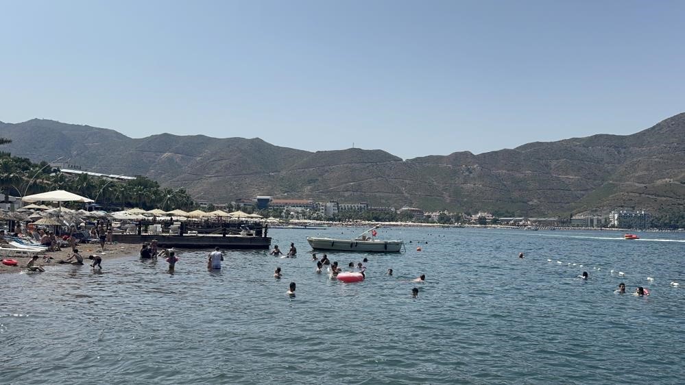 Marmaris'te Boğulma Tehlikesi Geçiren Şahıs Hastaneye Kaldırıldı