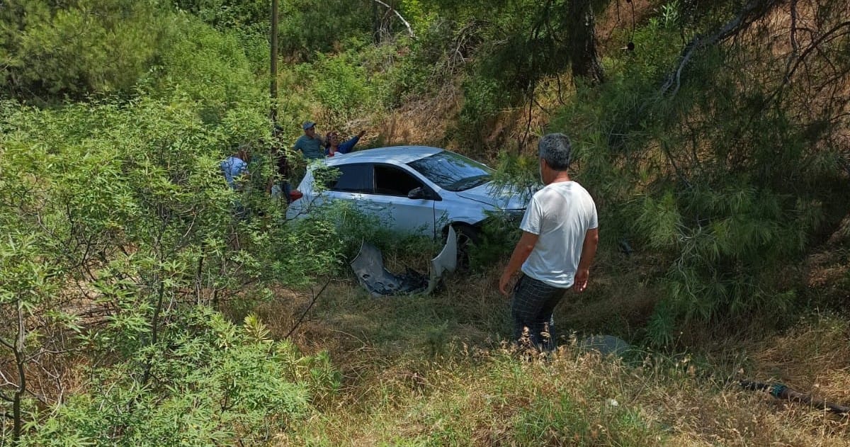 Muğla'da Otomobil Ormanlık Alana Uçtu