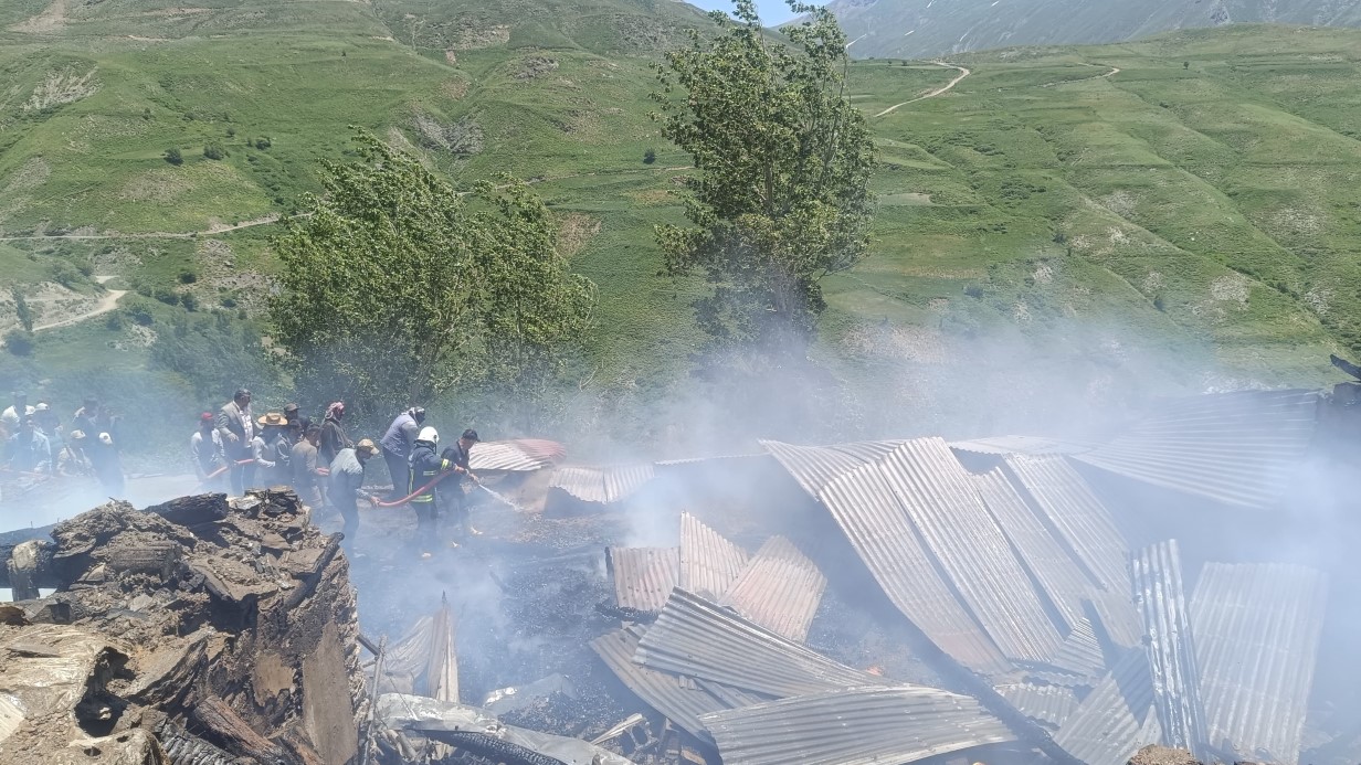 Alevler Arasında Kalan 14 Yaşındaki Çocuk Kurtarılamadı