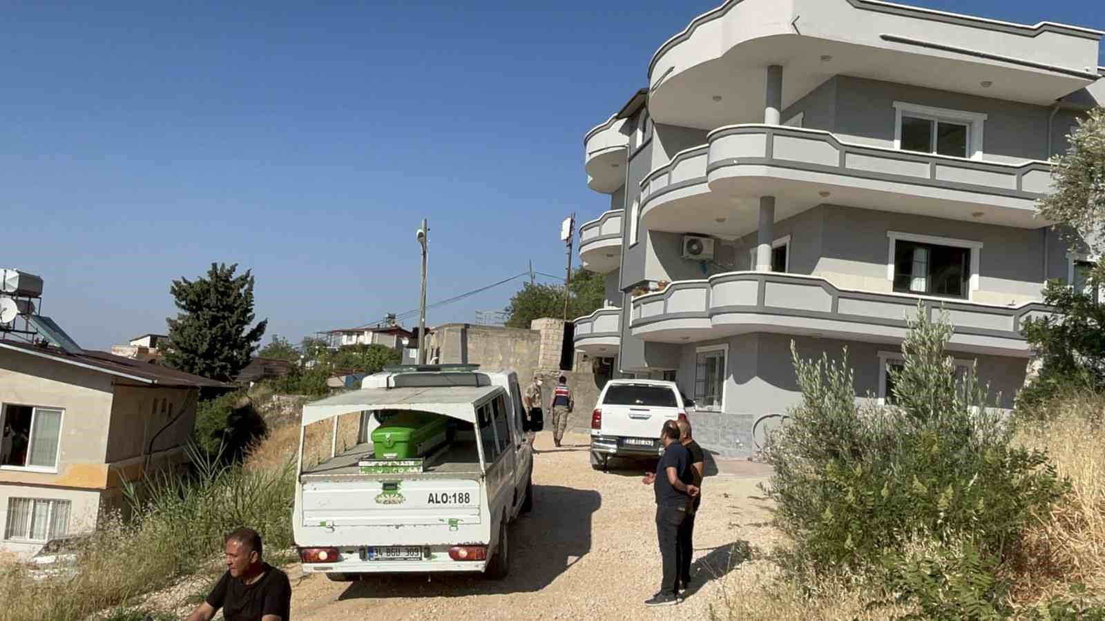 Karşıya Geçmeye Çalışıyordu, Tır Çarptı: Hayatını Kaybetti