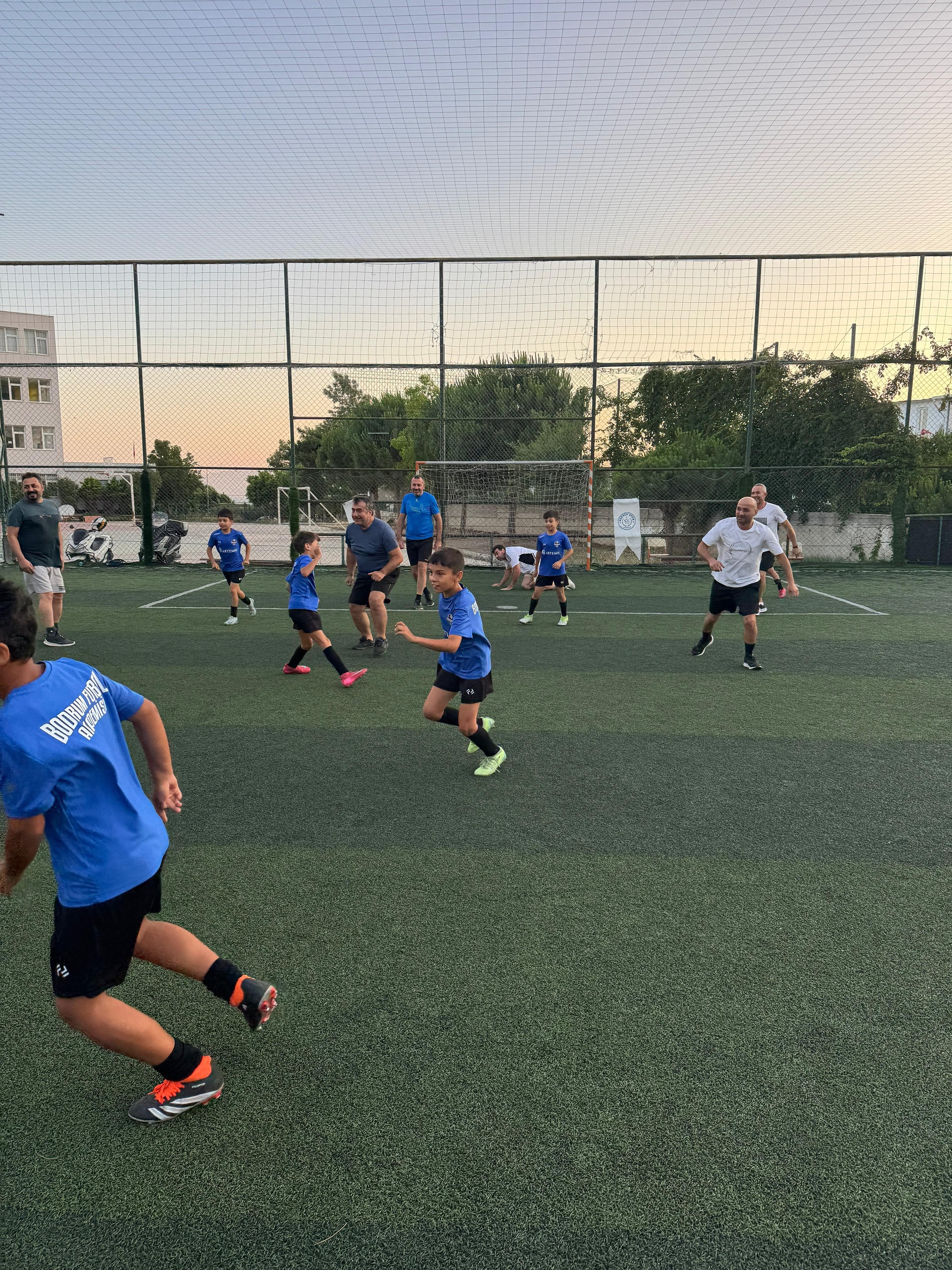 Yeşil Sahada Babalar Günü Neşesi