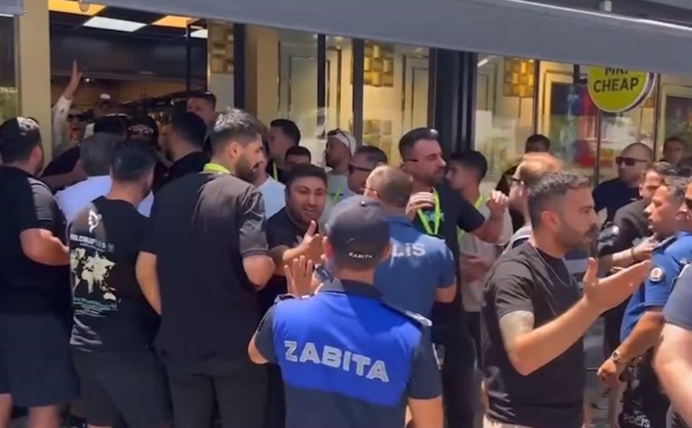 Marmaris'te Yıkım Gerginliği: Esnaf ile Ekipler Karşı Karşıya Geldi