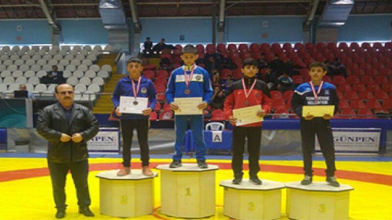 Madalyaları topladılar