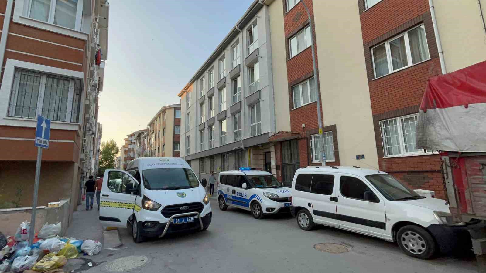 Apartmandan Gelen Kötü Koku Üzerine Çürümeye Başlayan Ceset Bulundu