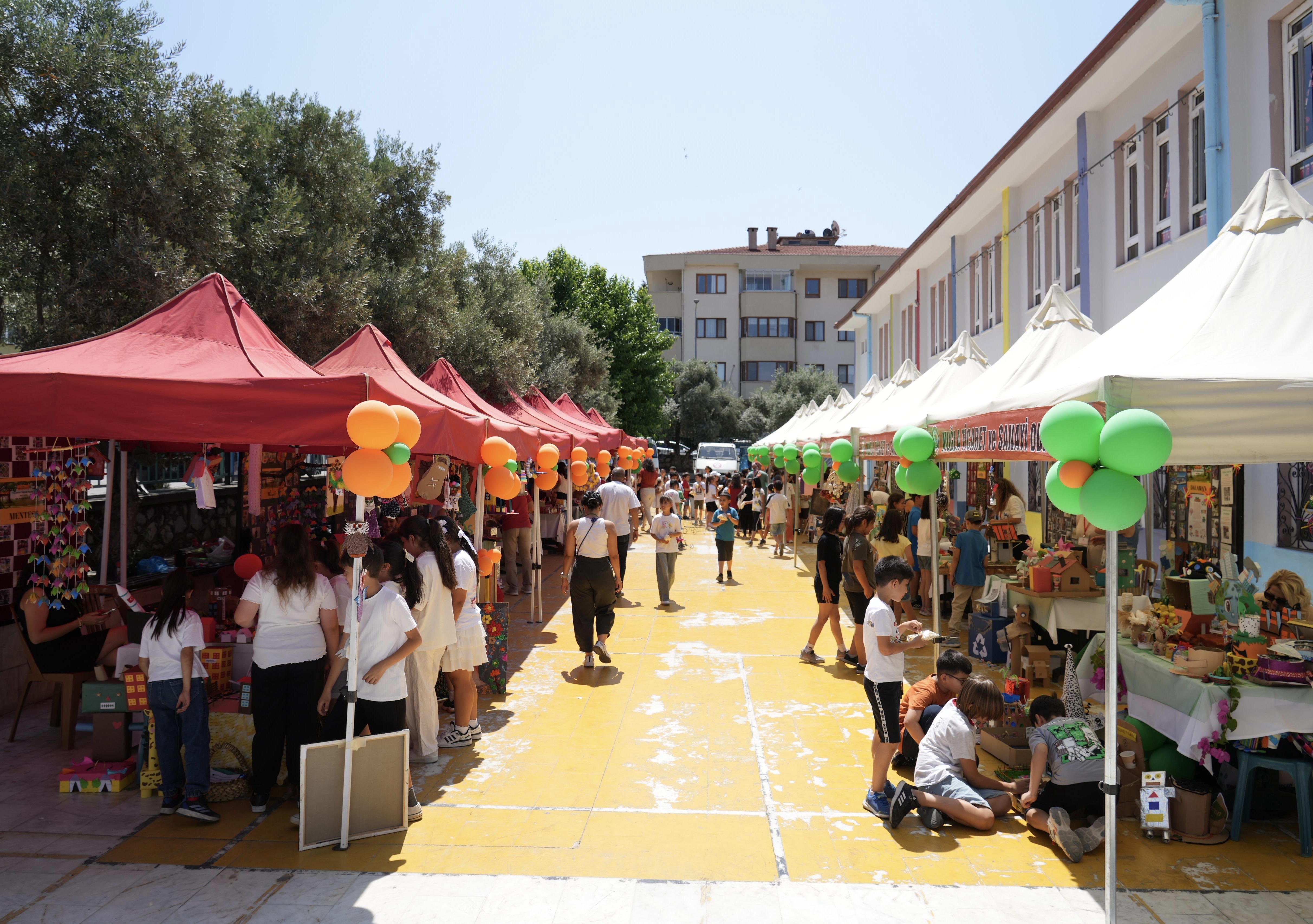 Muğla’da Öğrencilerden Yıl Sonu Şöleni