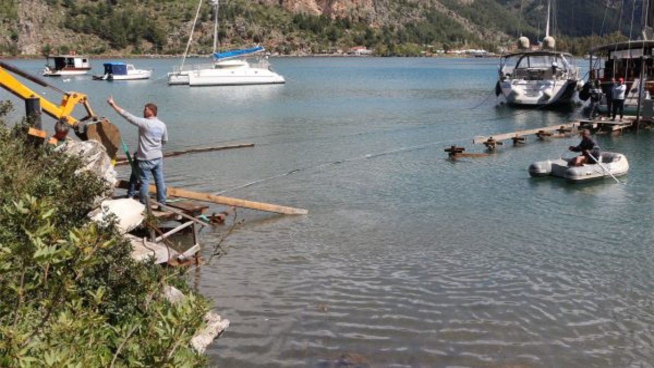 Kaçak iskelelerin yıkımına başlandı