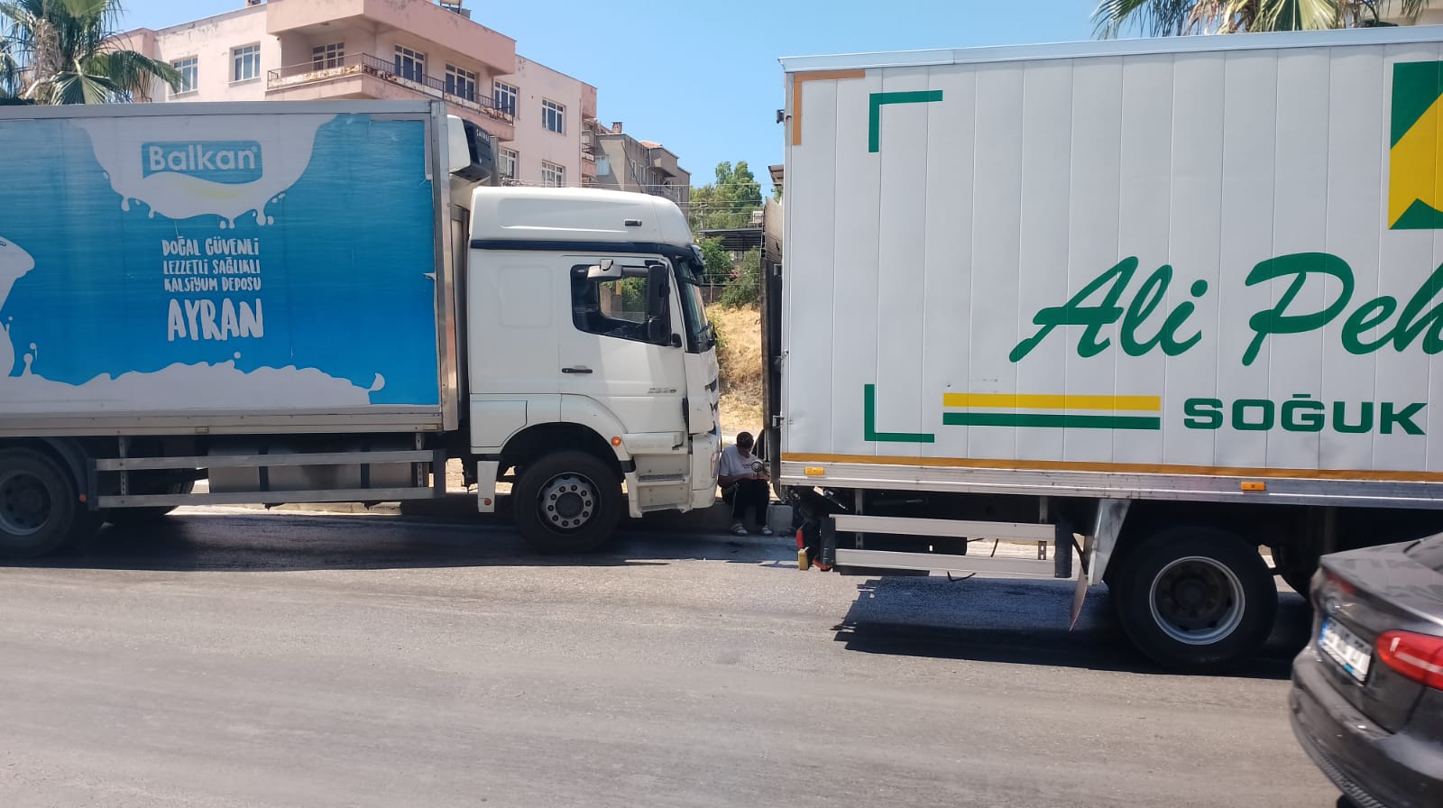 Milas’ta Facia Kıl Payı Atlatıldı: TIR, Kamyona Çarptı – O Anlar Kamerada