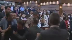 Ak Parti Ve CHP’liler Birbirine Girdi: Meclis Karıştı