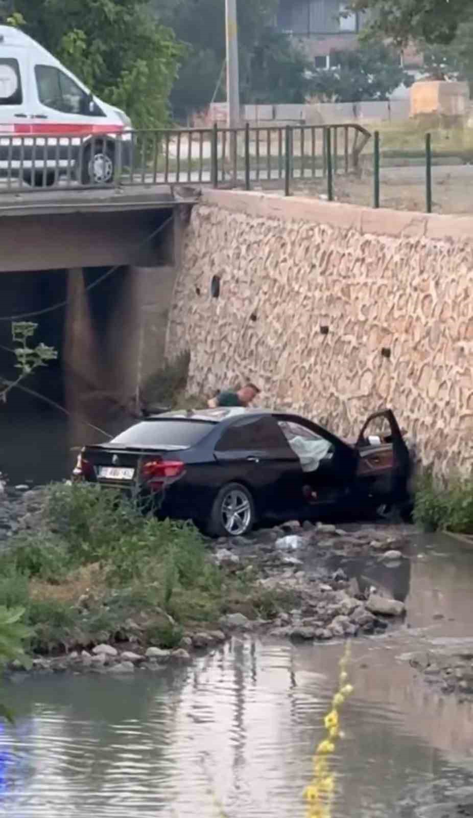 Otomobil Kanal Kenarında Oturan Çocuğa Çarptı: 13 Yaşındaki Murat’tan Acı Haber