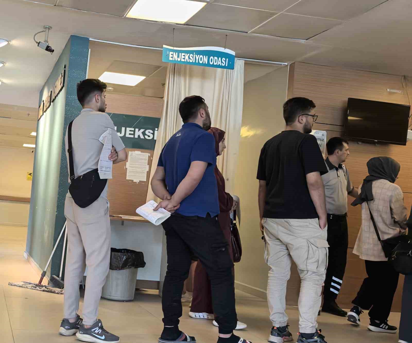 Yemekten  Zehirlenen 30 Kişi Hastaneye Kaldırıldı