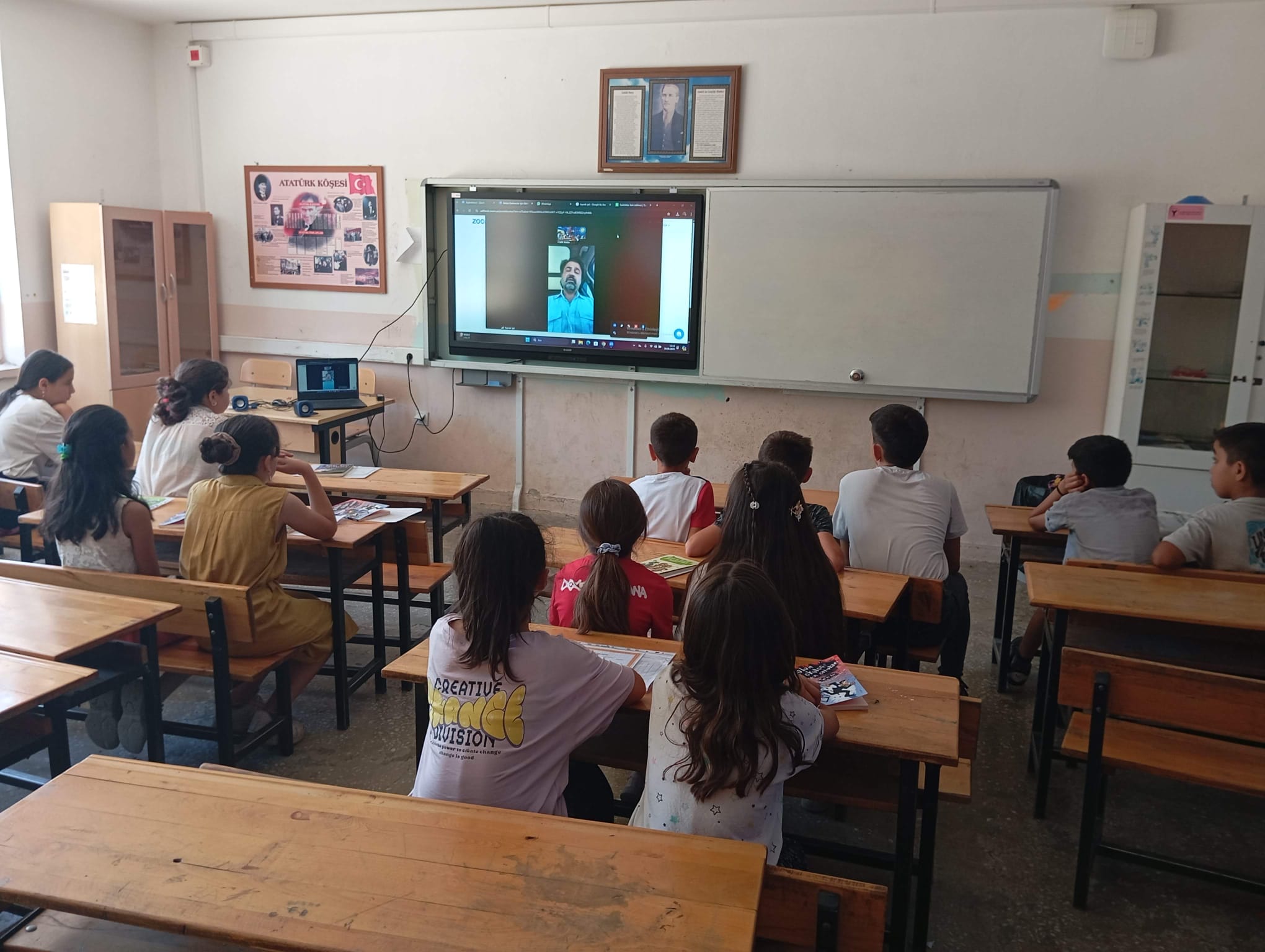 Menteşe Göktepe’de Kitaplarla Dolu Bir Gün: Öğrenciler Yazarlarla Buluştu