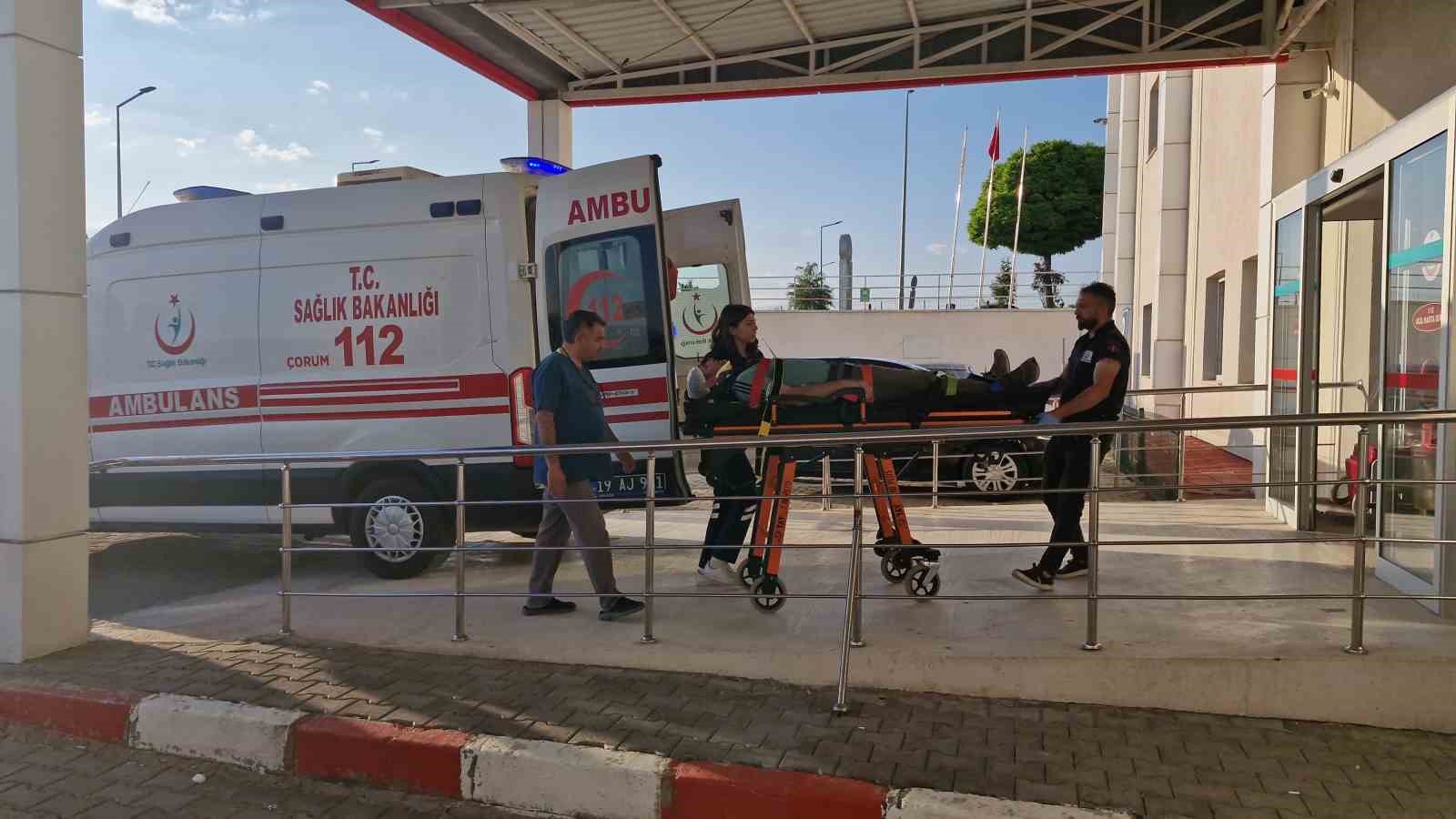 Otomobil ile Ticari Araç Çarpıştı: 4 Yaralı