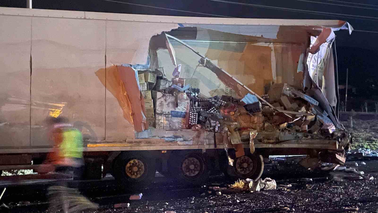 40 Yolcusu Olan Otobüs Tıra Çarptı: 2’si Ağır 12 Yaralı