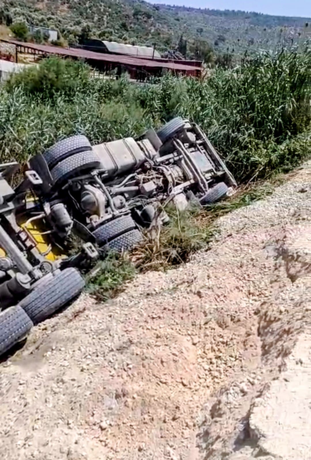 Muğla’da Feci Kaza: Tır Dereye Uçtu