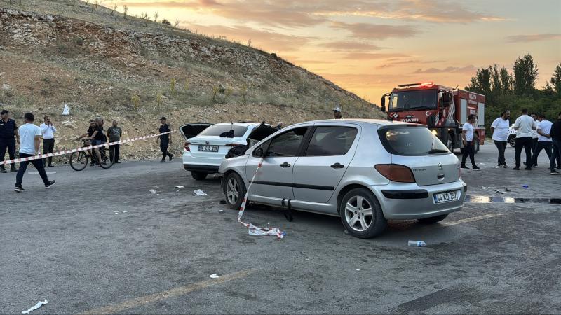 İki Otomobil Çarpıştı: 11 Yaralı