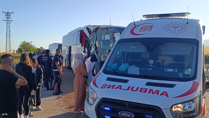 Yolcu Otobüsü Tıra Çarptı: 9 Yaralı