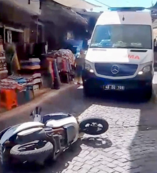 Muğla'da Yola Aniden Fırlayan Çocuğa Motosiklet Çarptı