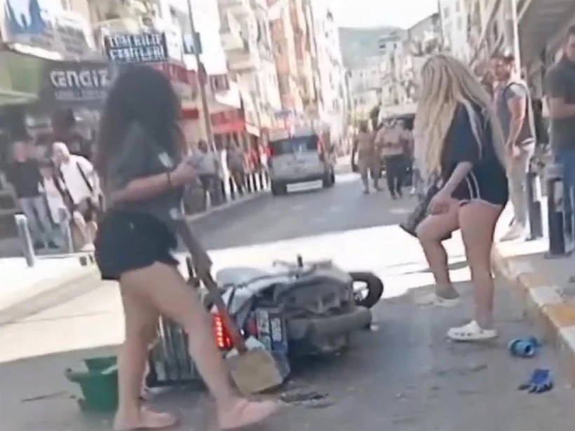 Belediye İşçisine Şiddet: 2 Genç Kız Tutuklandı