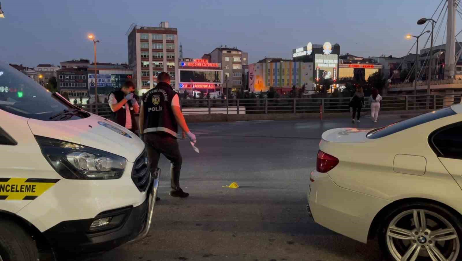 Alışveriş Merkezi Önünde Silahlı Saldırı:1 Yaralı