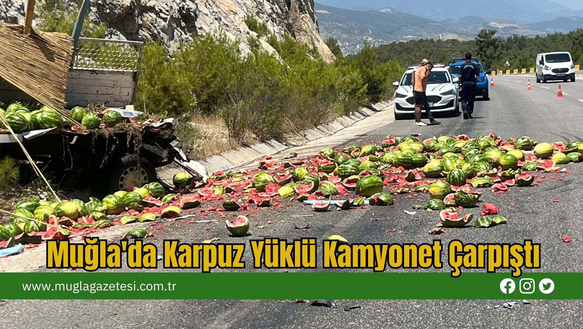 Muğla'da Karpuz Yüklü Kamyonet Çarpıştı