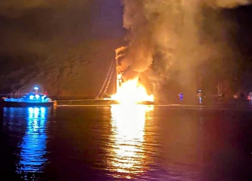 Göcek’te Yelkenli Tekne Alev Alev Yandı