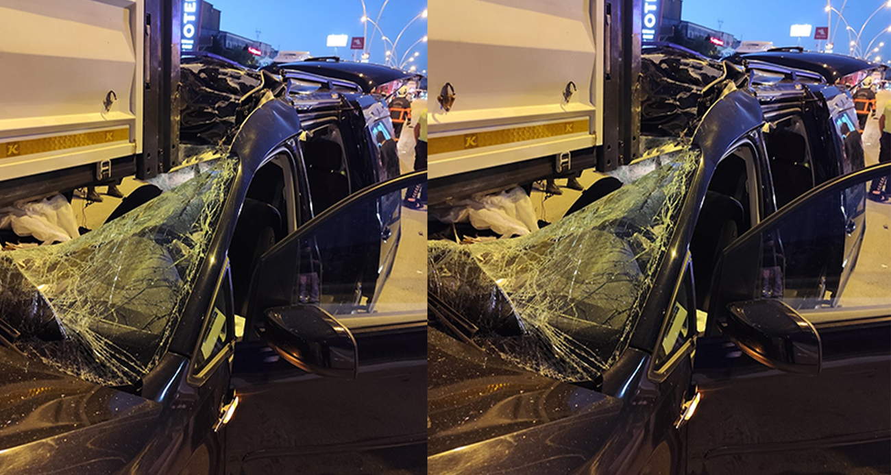 Hafif Ticari Araç Park Halindeki Kamyona Çarptı: 2 Ölü, 3 Yaralı