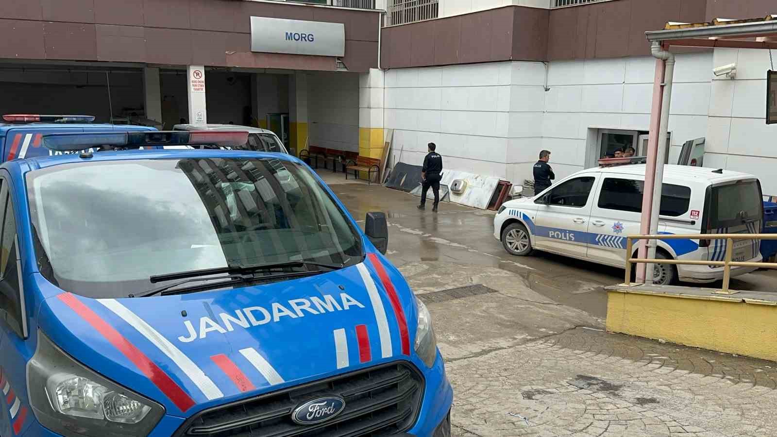 Torununu Kurtarmak İsterken Hayatını Kaybetti