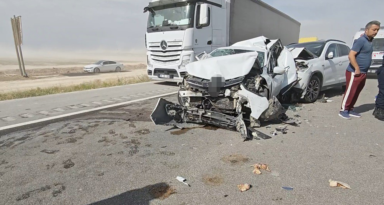 Kum Fırtınası Dehşeti: 5 Araç Çarpıştı, 8 Yaralı