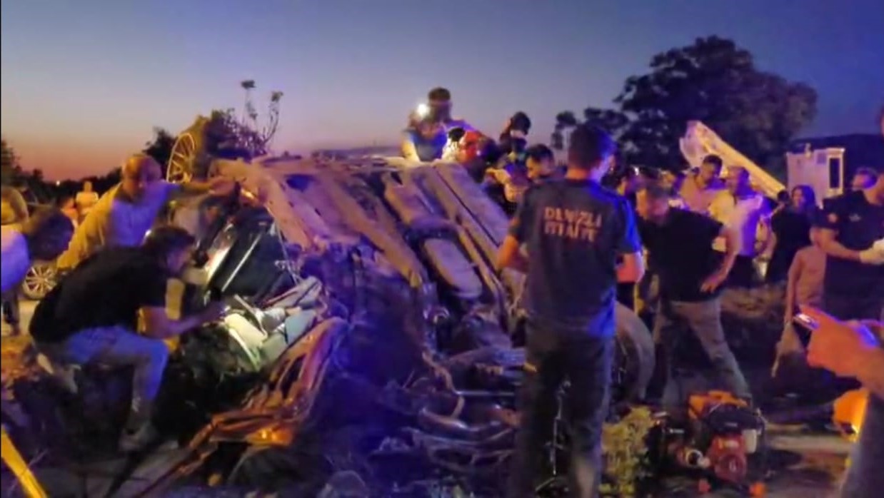 Aşırı Hız Kurbanı Otomobil Hurdaya Döndü