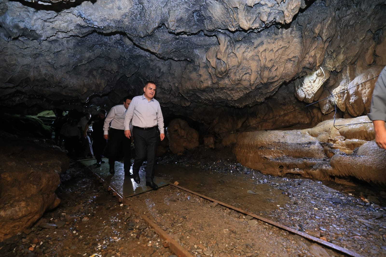 Vali Akbıyık, Kavaklıdere'nin Saklı Cenneti Yerküpe Mağarası'nı İnceledi