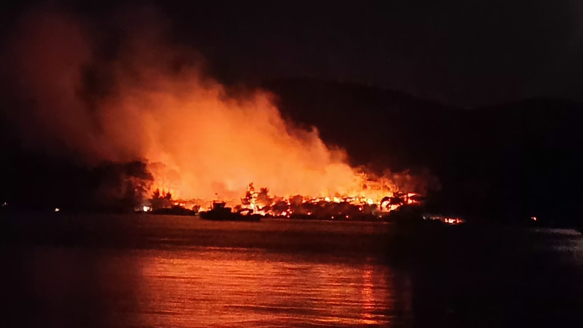 Milas'ta Trafo'dan Başlayan Yangına Ekipler Müdahale Ediyor