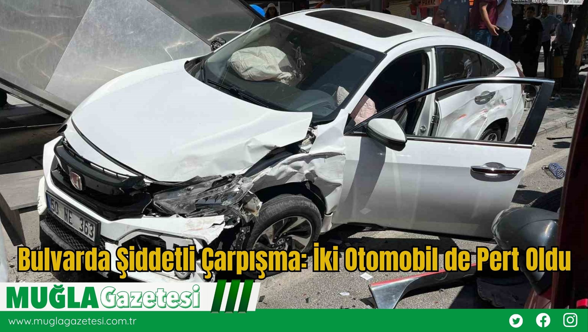 Bulvarda Şiddetli Çarpışma: İki Otomobil de Pert Oldu