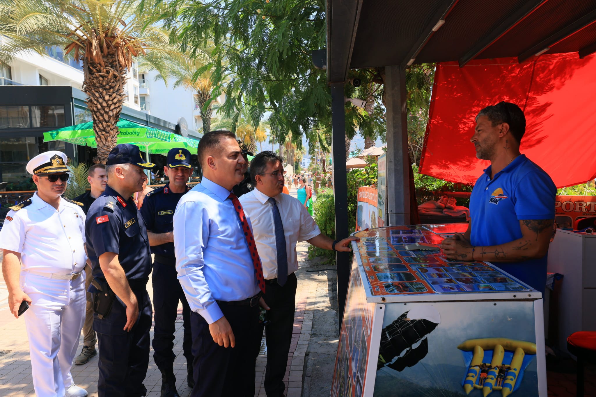 Vali Akbıyık'tan Marmaris'te Esnaf Ziyareti