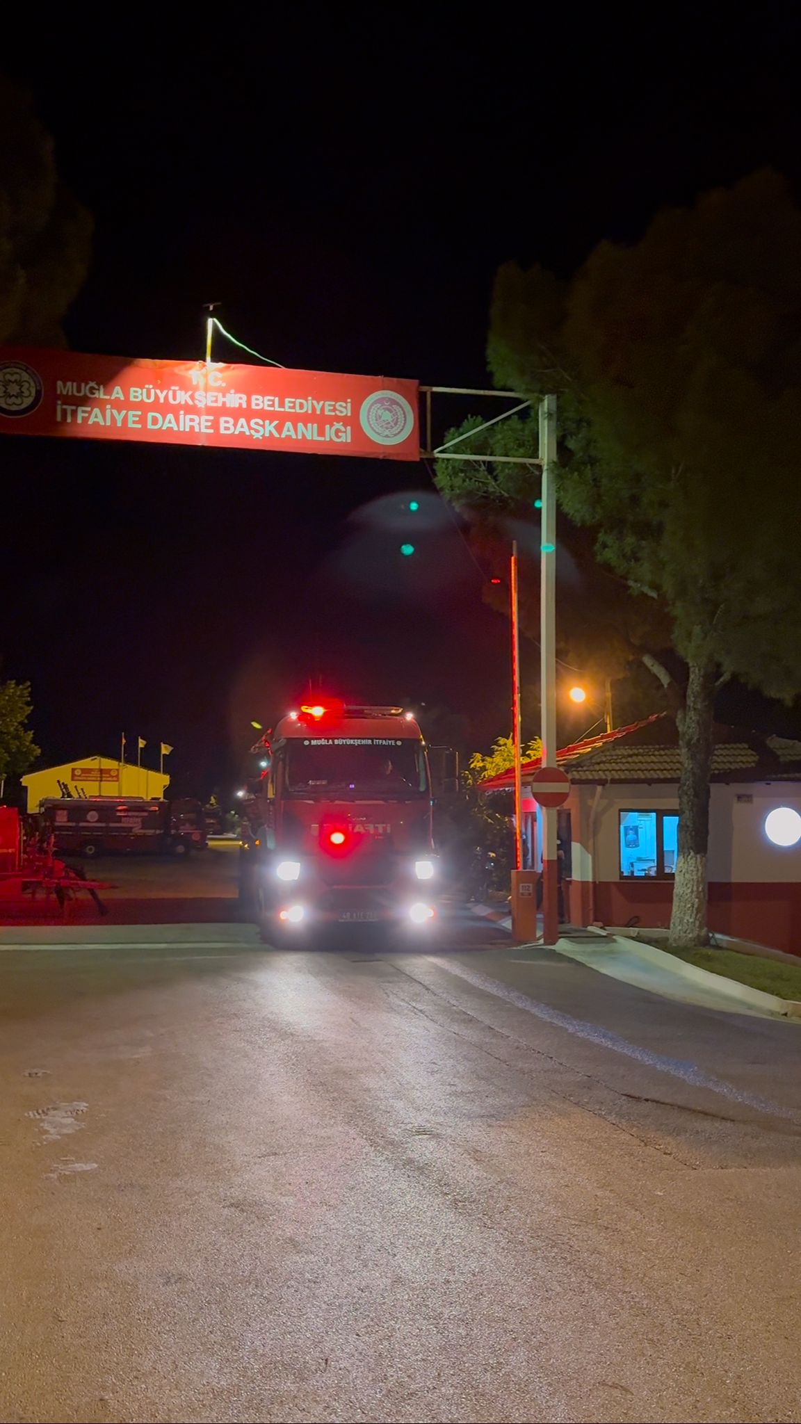 Muğla Büyükşehir Belediyesi’nden Çeşme’deki Orman Yangınına Destek