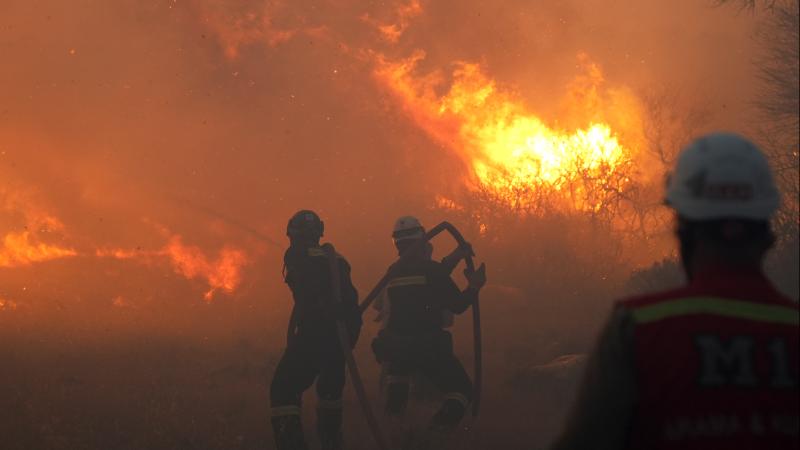 Rüzgar Felaketi Büyüttü: İzmir-Çeşme Otoyolu Trafiğe Kapatıldı, Üç Mahalle Tahliye Edildi