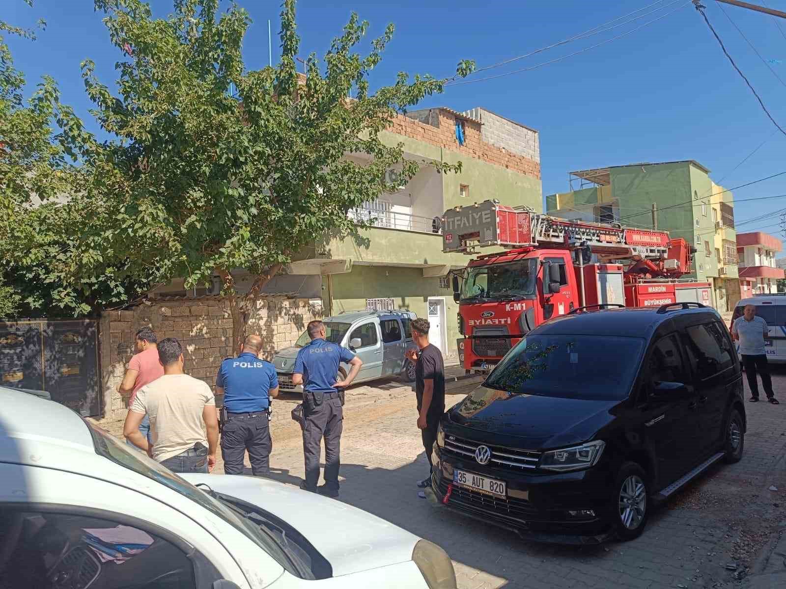 Eşi ve Çocuklarını Bıçakla Rehin Aldı