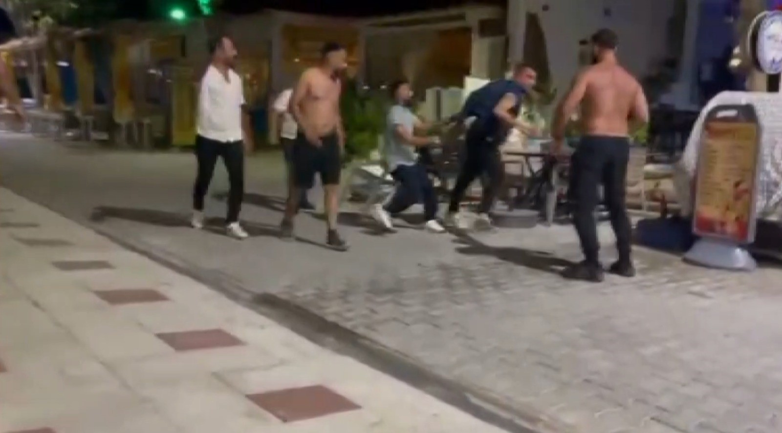 Muğla’da Silahlı Saldırı Anı Kameralarda: İşletme Sahibini Vurdu, Vatandaşlar Linç Etti