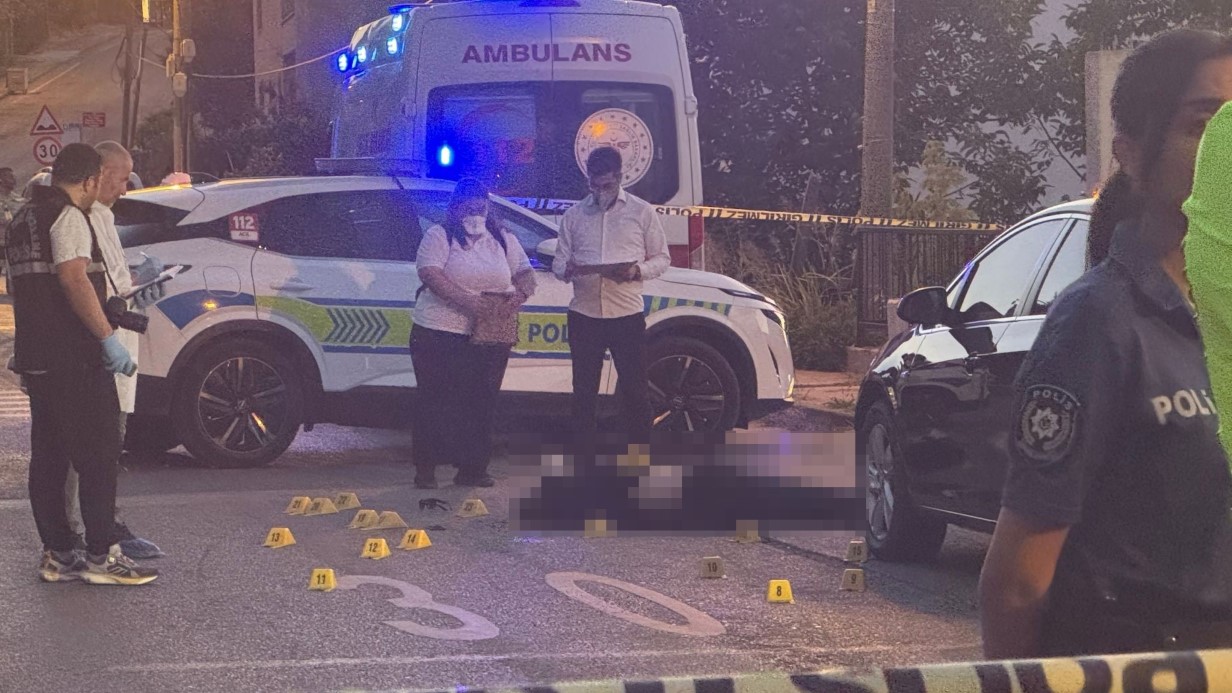 Akşam Saatlerinde Oldu: Baba Ve Oğul Sokakta Ortasında Kurşunlandı, Zanlı Kaçtı