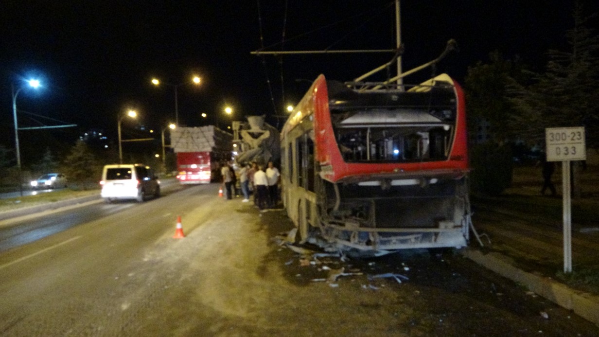 Kontrolden Çıkan Beton Mikseri Ortalığı Savaş Alanına Çevirdi: Çok Sayıda Yaralı Var
