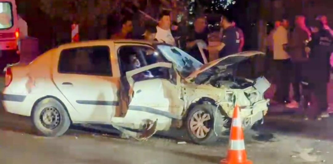 Muğla’da Feci Kaza: İki Otomobil Kafa Kafaya Çarpıştı, Yaralılar Var