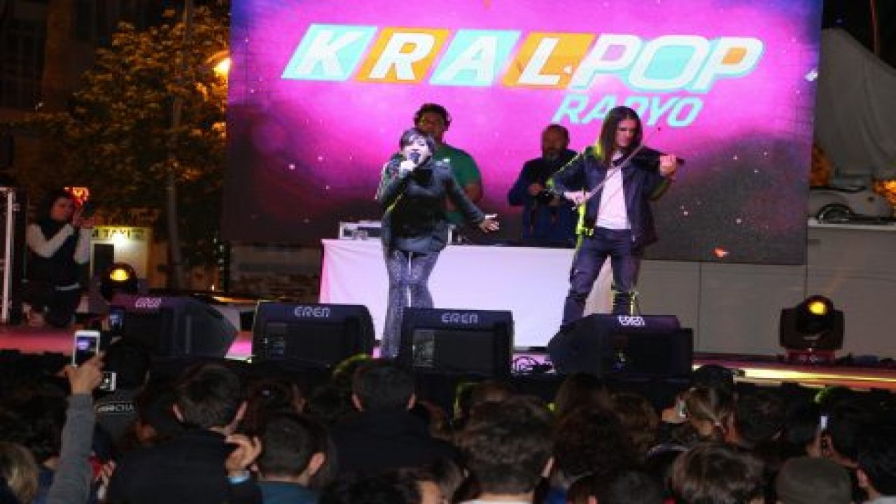 Aydilge Marmaris'te konser verdi