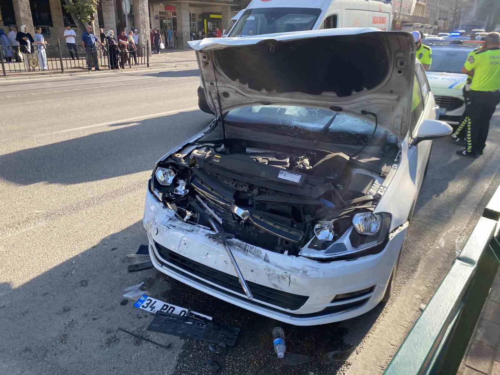 Uygulama Yapan Polis Memuruna Otomobil Çarptı